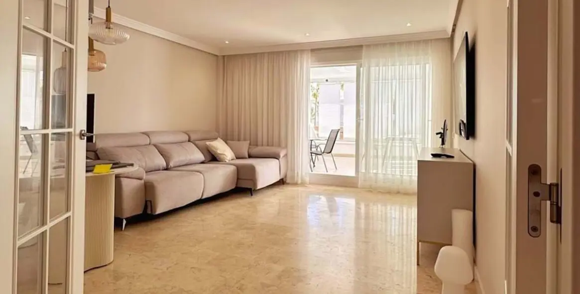 Краткосрочная аренда апартаментов на среднем этаже в Selwo 2