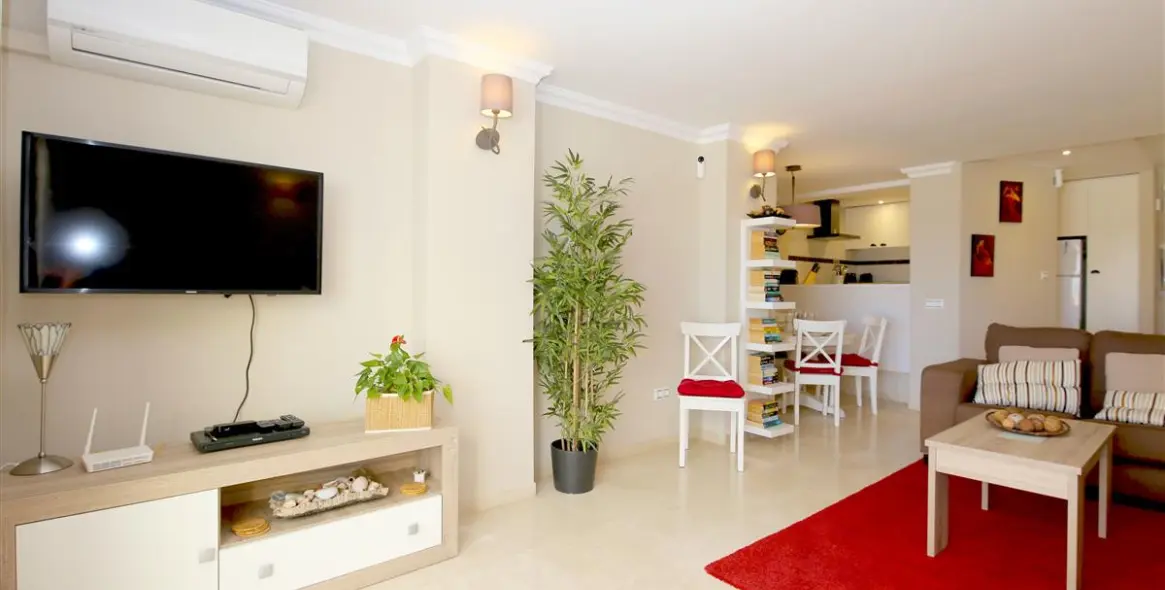 Alquiler a corto plazo de apartamento en planta media en Estepona 4