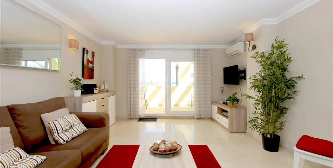 Alquiler a corto plazo de apartamento en planta media en Estepona 5