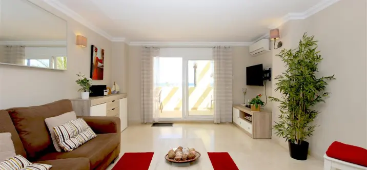 Alquiler a corto plazo de apartamento en planta media en Estepona 4