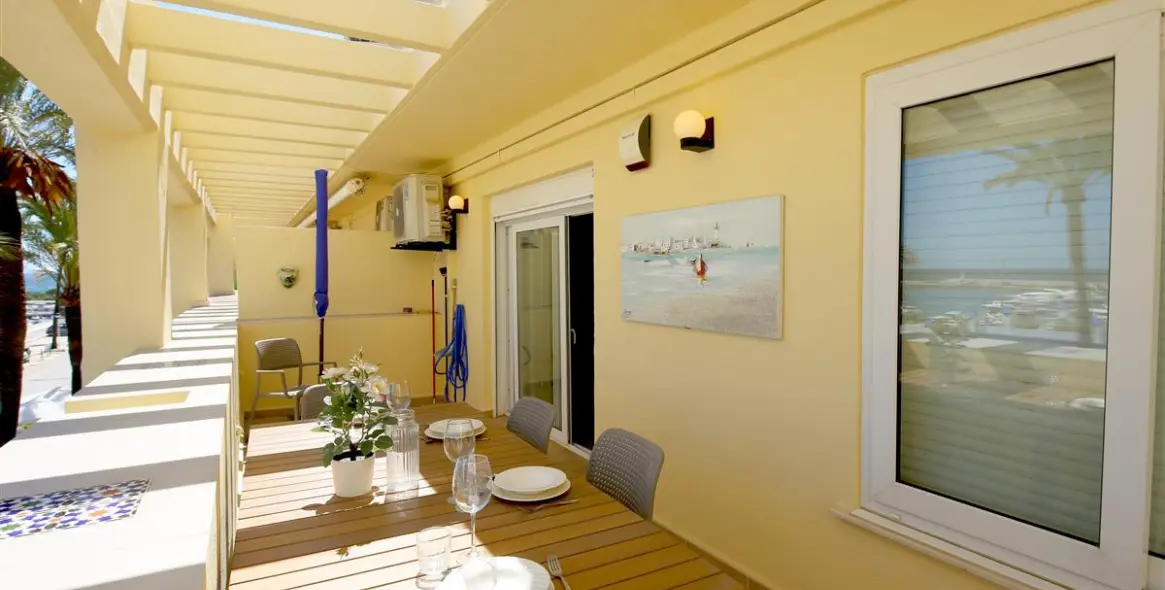 Alquiler a corto plazo de apartamento en planta media en Estepona 12