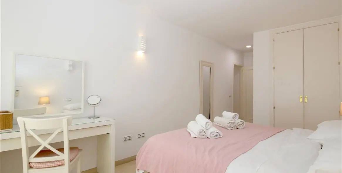 Alquiler a corto plazo de apartamento en planta media en Estepona 15