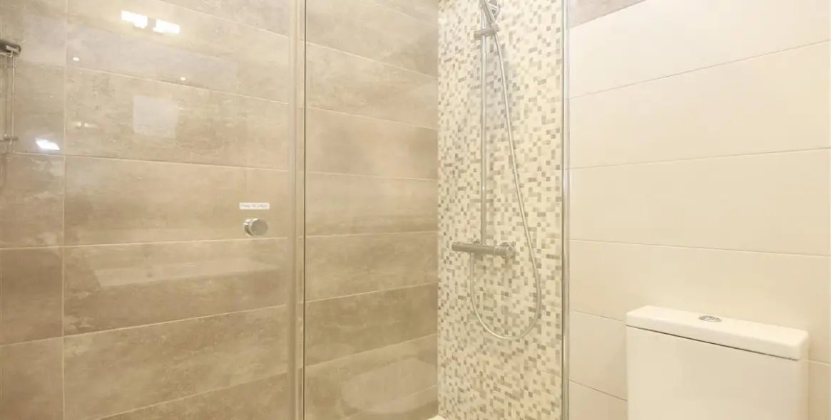 Alquiler a corto plazo de apartamento en planta media en Estepona 16