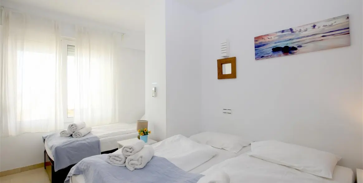 Alquiler a corto plazo de apartamento en planta media en Estepona 17