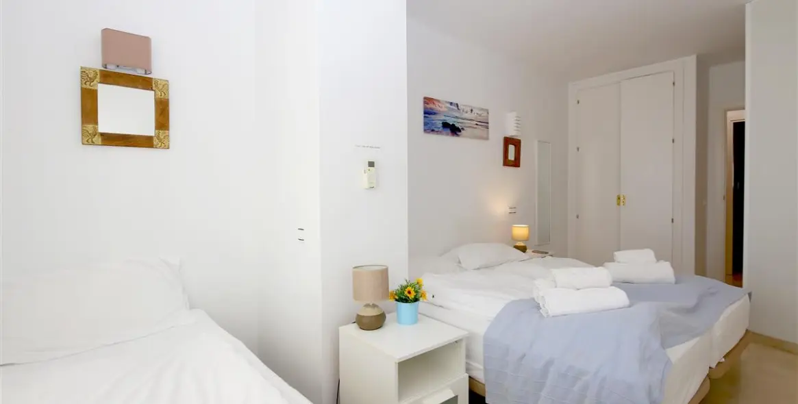 Alquiler a corto plazo de apartamento en planta media en Estepona 18