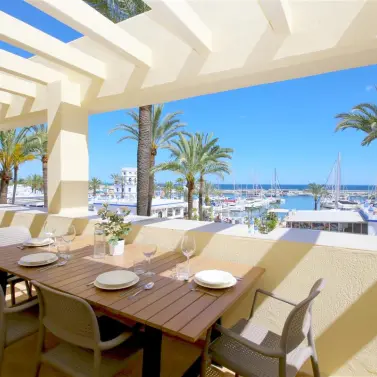 Short-term rent of middle floor apartment in Estepona