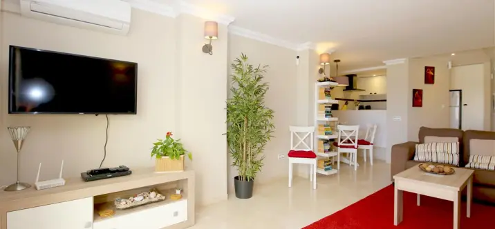 Short-term rent of middle floor apartment in Estepona 3