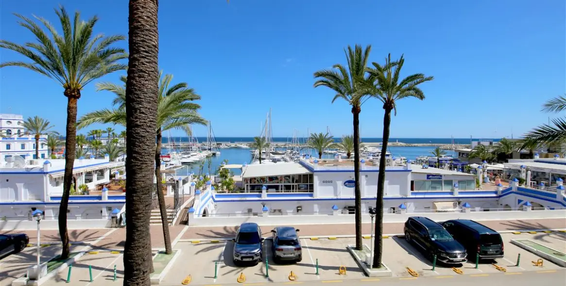 Краткосрочная аренда апартаментов на среднем этаже в Estepona 20