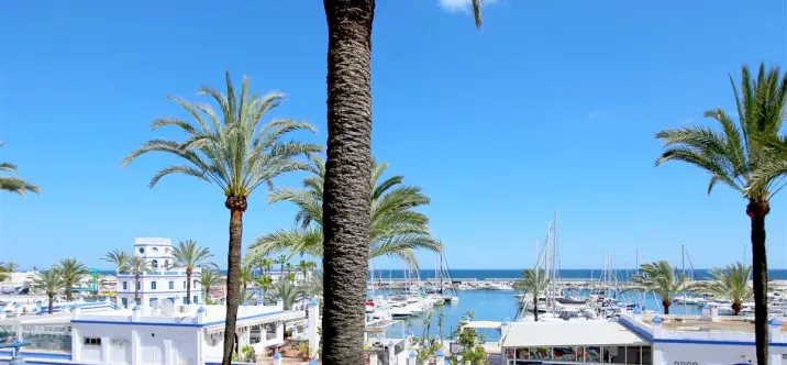 Short-term rent of middle floor apartment in Estepona 1
