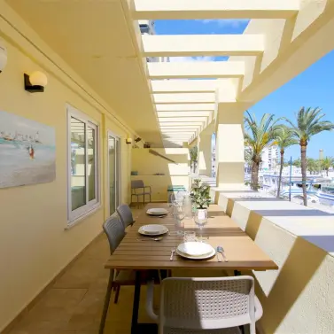 Short-term rent of middle floor apartment in Estepona