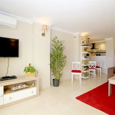 Short-term rent of middle floor apartment in Estepona