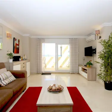 Short-term rent of middle floor apartment in Estepona