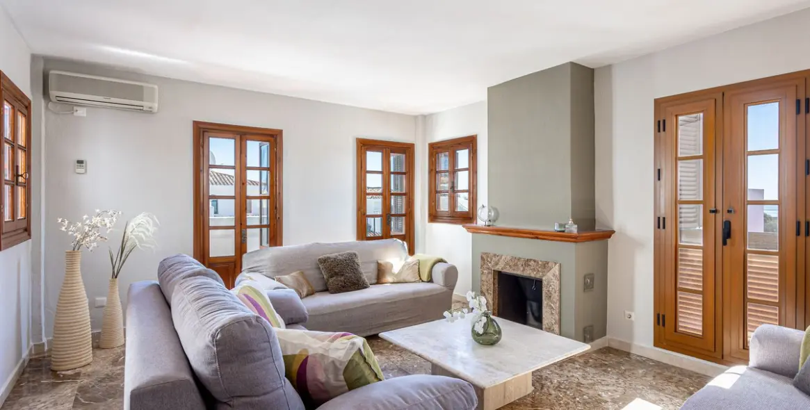 Short-term rent of penthouse in Estepona 1