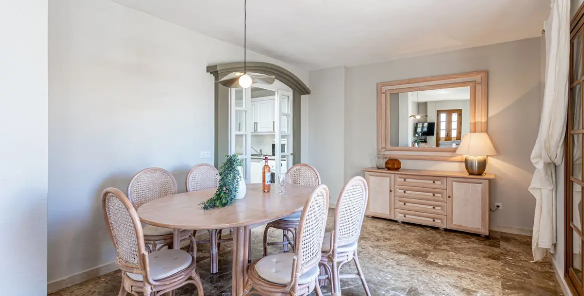 Short-term rent of penthouse in Estepona 2