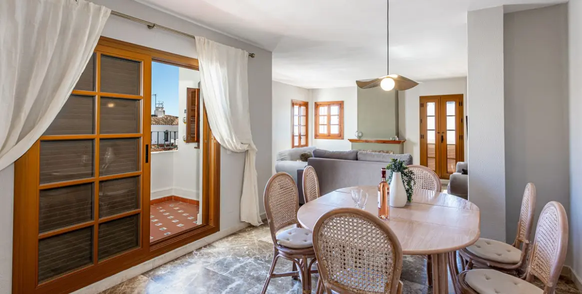 Short-term rent of penthouse in Estepona 3