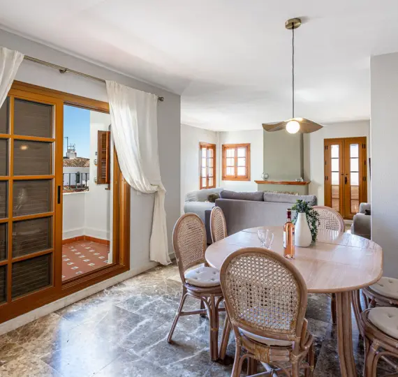 Short-term rent of penthouse in Estepona