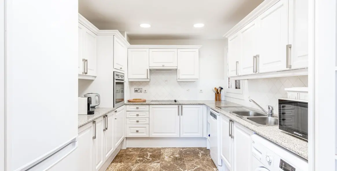 Short-term rent of penthouse in Estepona 4