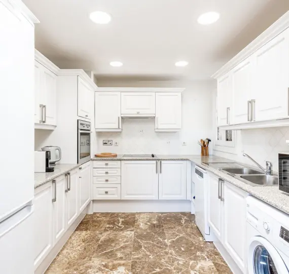 Short-term rent of penthouse in Estepona