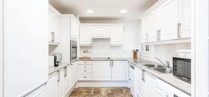 Short-term rent of penthouse in Estepona 3