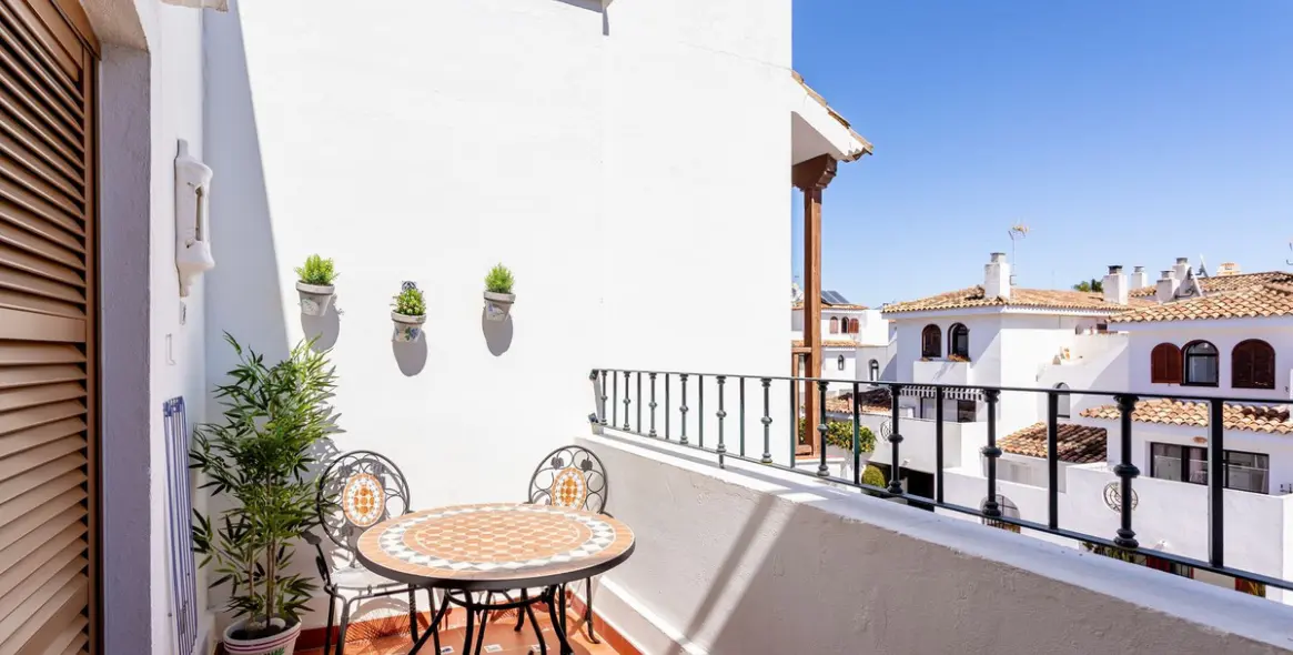 Short-term rent of penthouse in Estepona 9