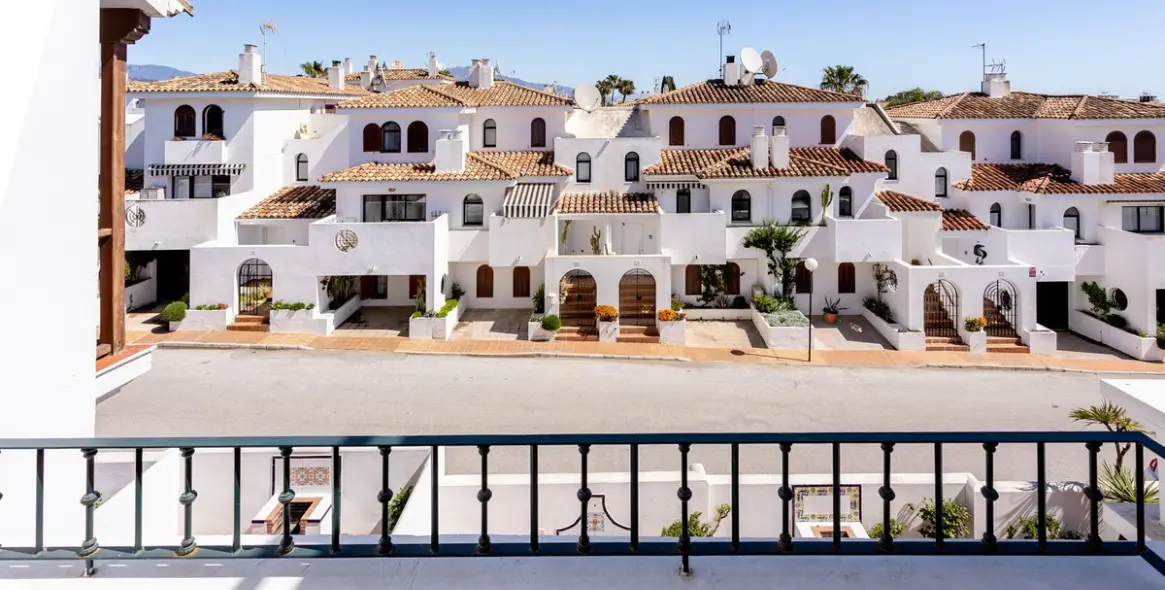 Short-term rent of penthouse in Estepona 10