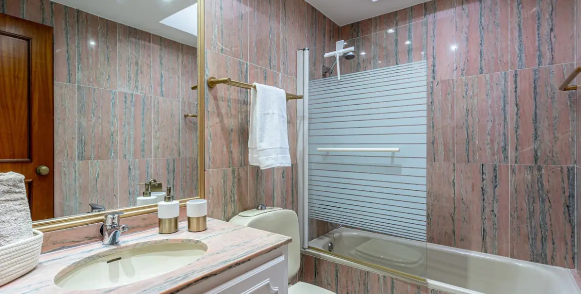 Short-term rent of penthouse in Estepona 11