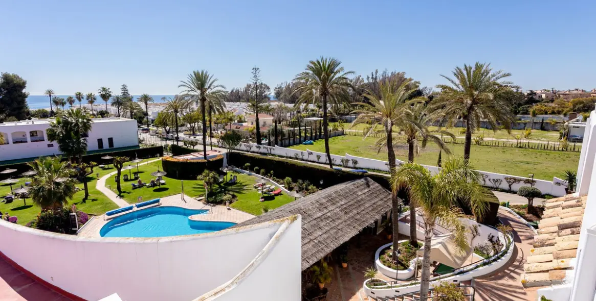 Short-term rent of penthouse in Estepona 13