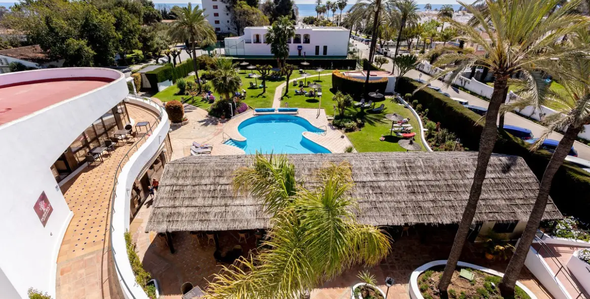 Short-term rent of penthouse in Estepona 14
