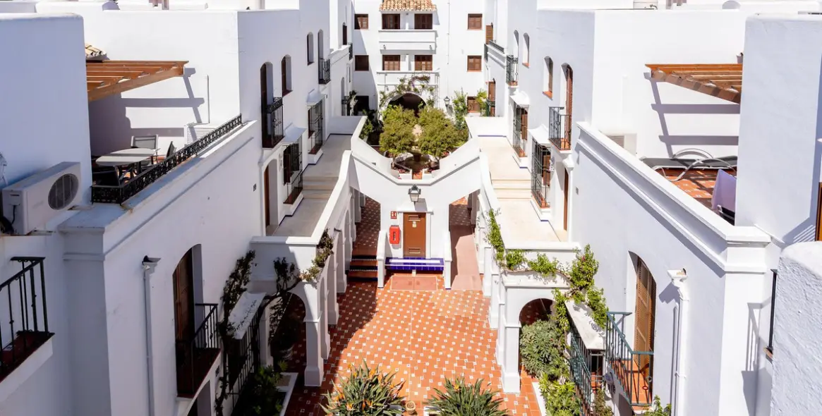 Short-term rent of penthouse in Estepona 15