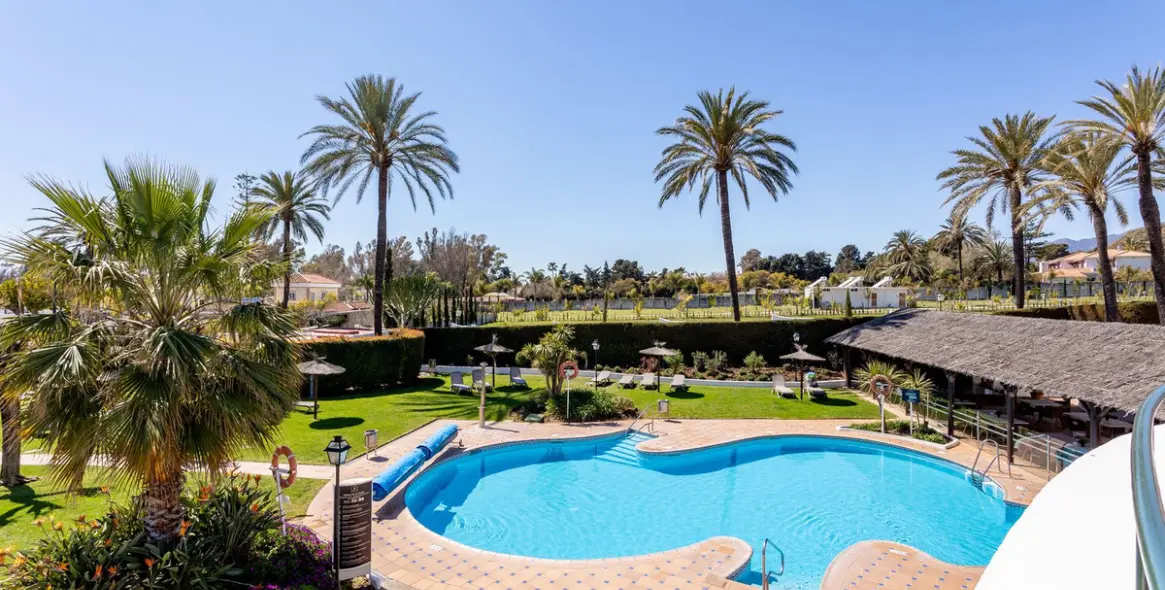 Short-term rent of penthouse in Estepona 17