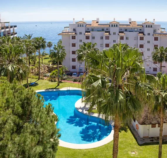 Краткосрочная аренда апартаментов на среднем этаже в Calahonda