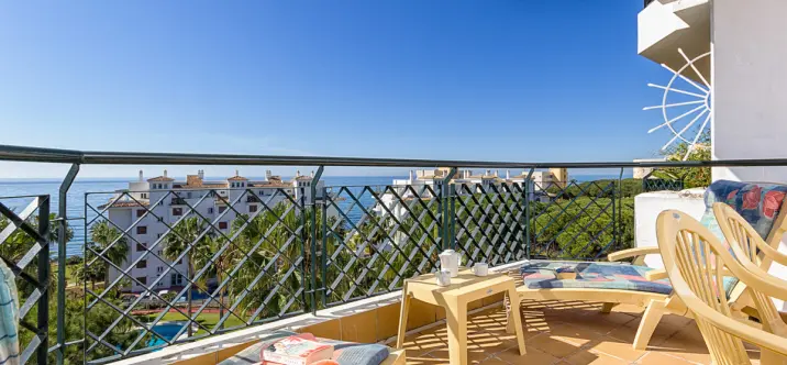 Краткосрочная аренда апартаментов на среднем этаже в Calahonda 1