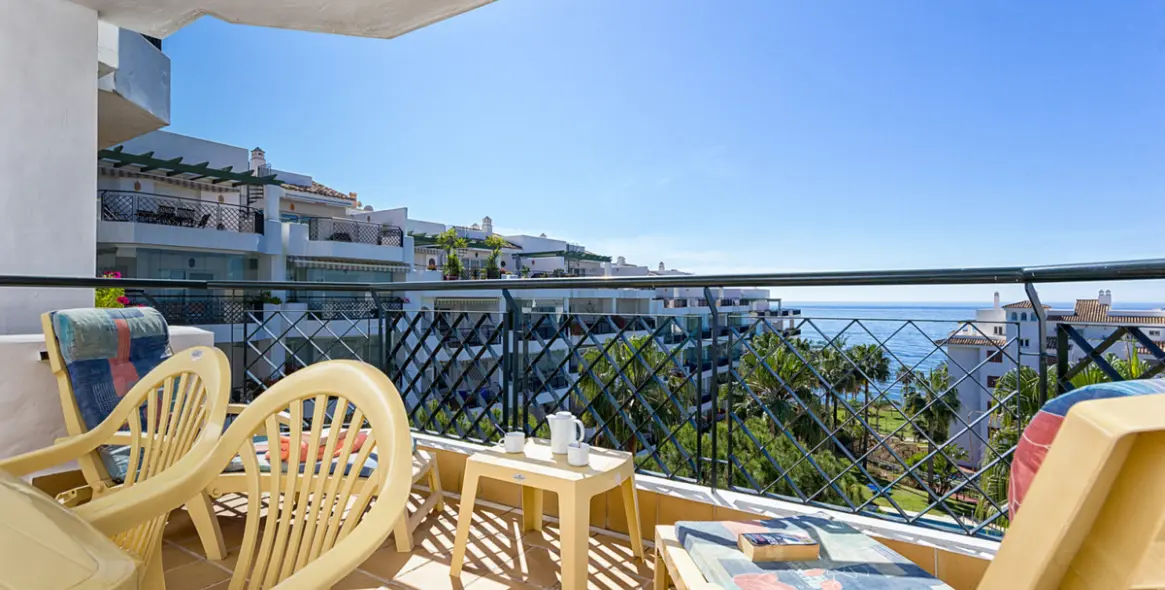 Краткосрочная аренда апартаментов на среднем этаже в Calahonda 3