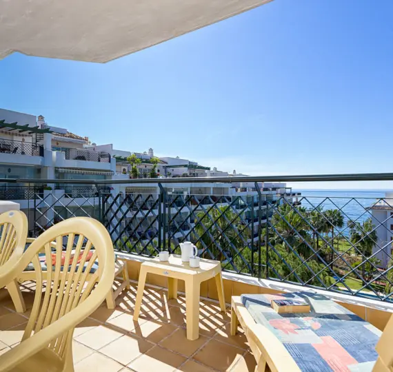 Краткосрочная аренда апартаментов на среднем этаже в Calahonda