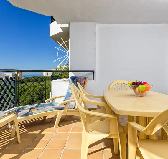 Краткосрочная аренда апартаментов на среднем этаже в Calahonda