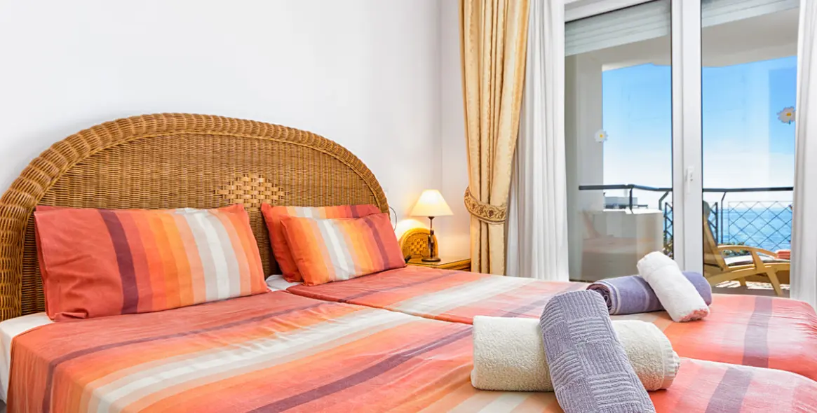 Краткосрочная аренда апартаментов на среднем этаже в Calahonda 7