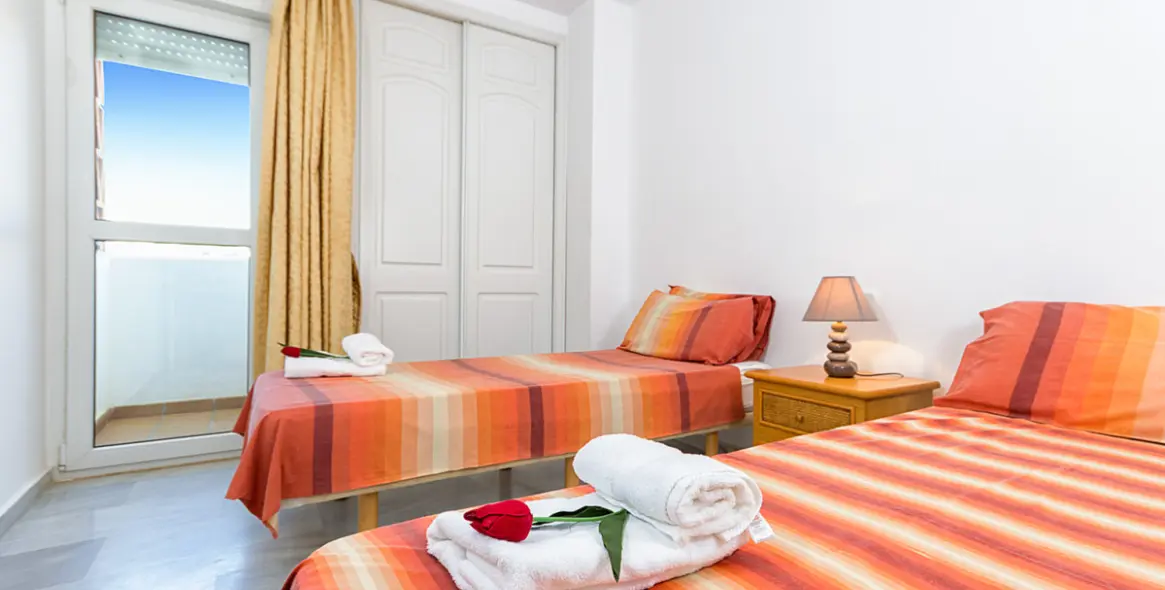 Краткосрочная аренда апартаментов на среднем этаже в Calahonda 11