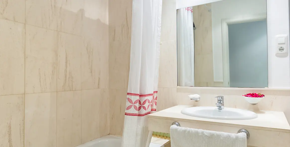 Краткосрочная аренда апартаментов на среднем этаже в Calahonda 12