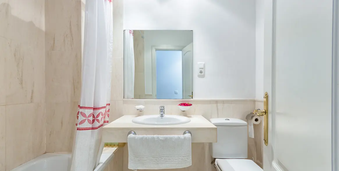 Краткосрочная аренда апартаментов на среднем этаже в Calahonda 13