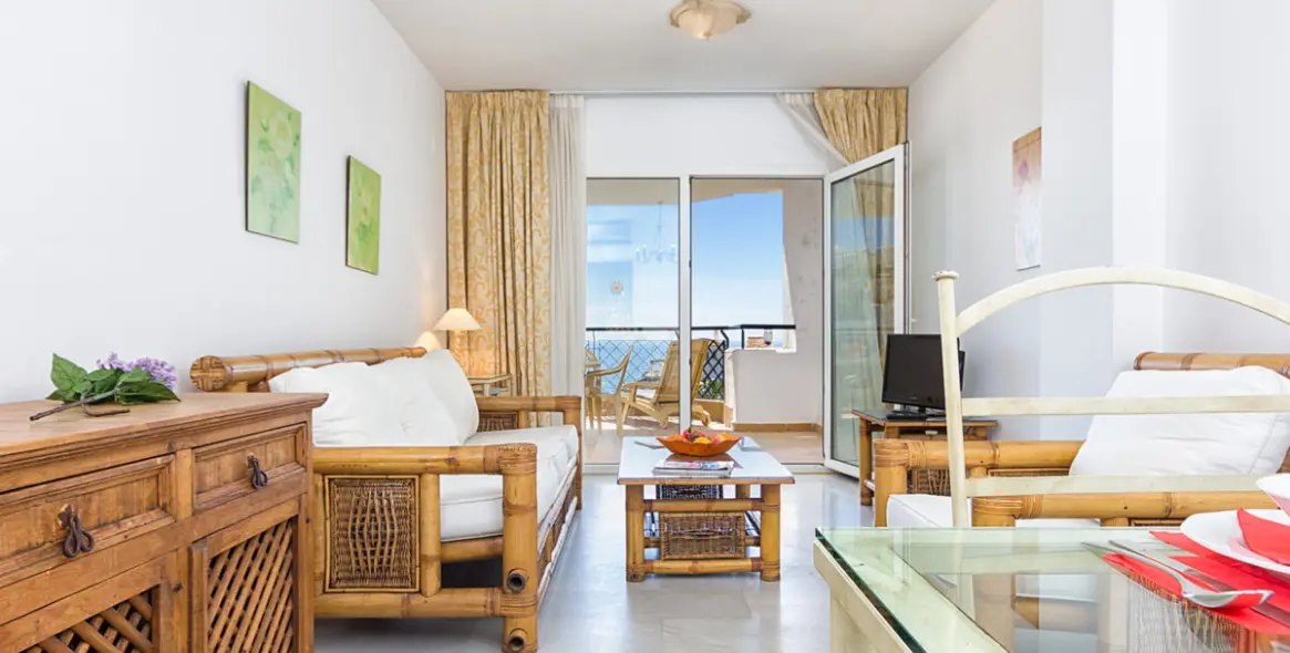 Краткосрочная аренда апартаментов на среднем этаже в Calahonda 16