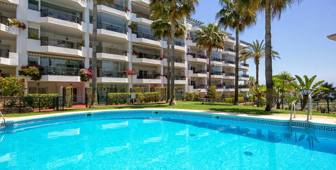 Краткосрочная аренда апартаментов на среднем этаже в Calahonda 20