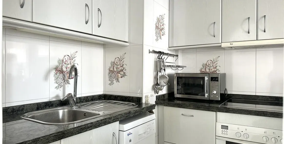 Short-term rent of middle floor apartment in Marbella 9