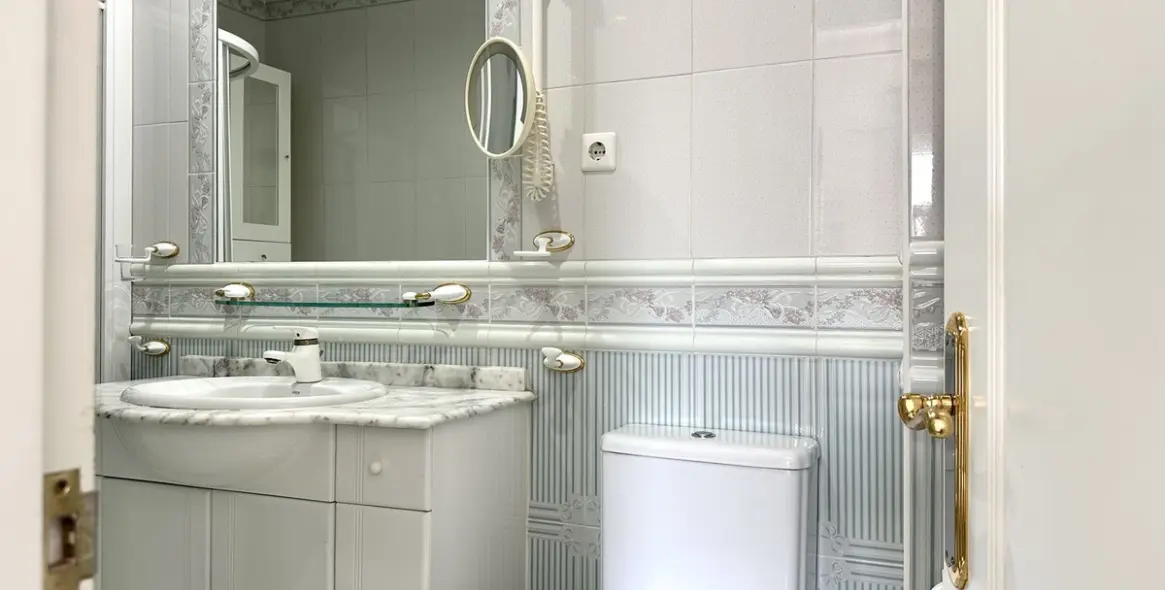 Short-term rent of middle floor apartment in Marbella 12