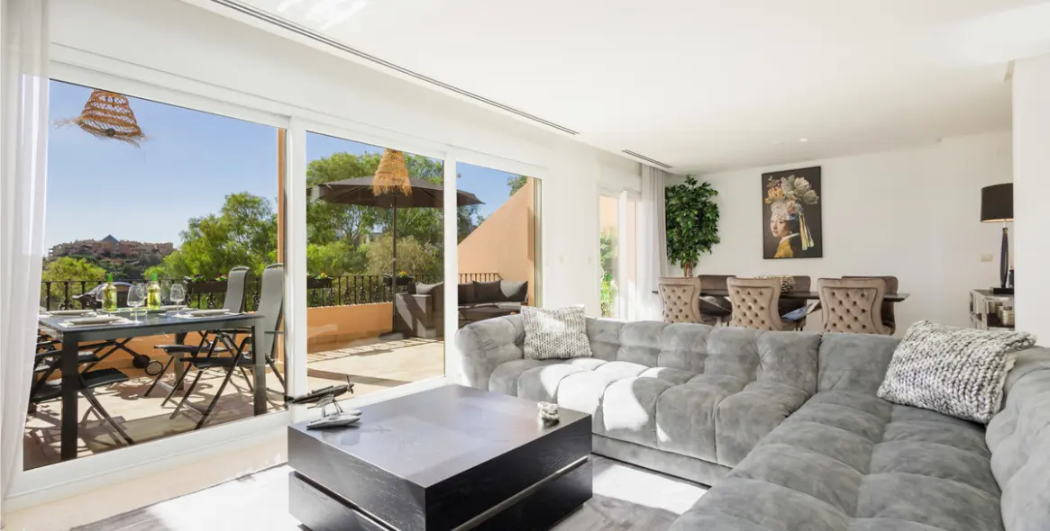 Long-term rent of penthouse in Nueva Andalucía 1