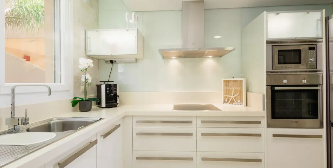 Long-term rent of penthouse in Nueva Andalucía 3