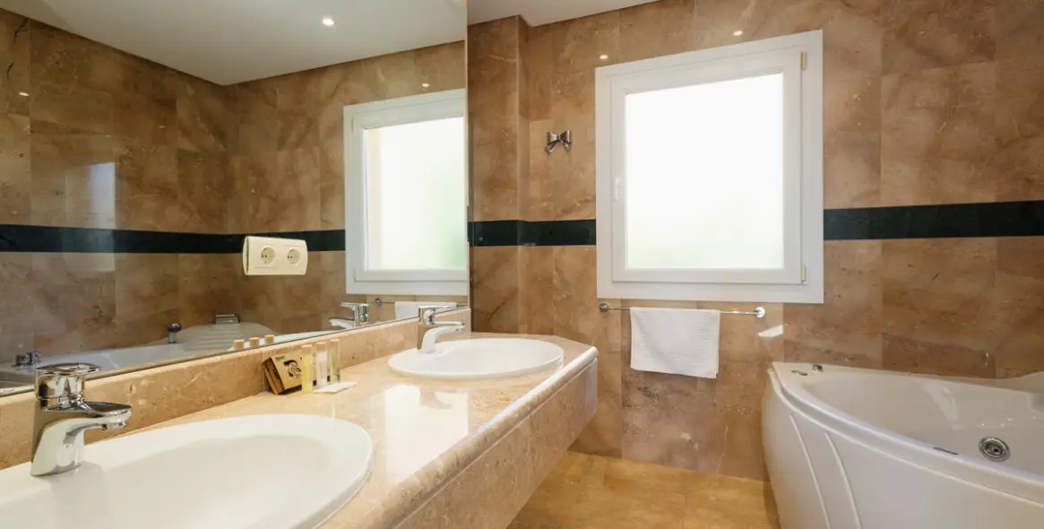 Long-term rent of penthouse in Nueva Andalucía 6