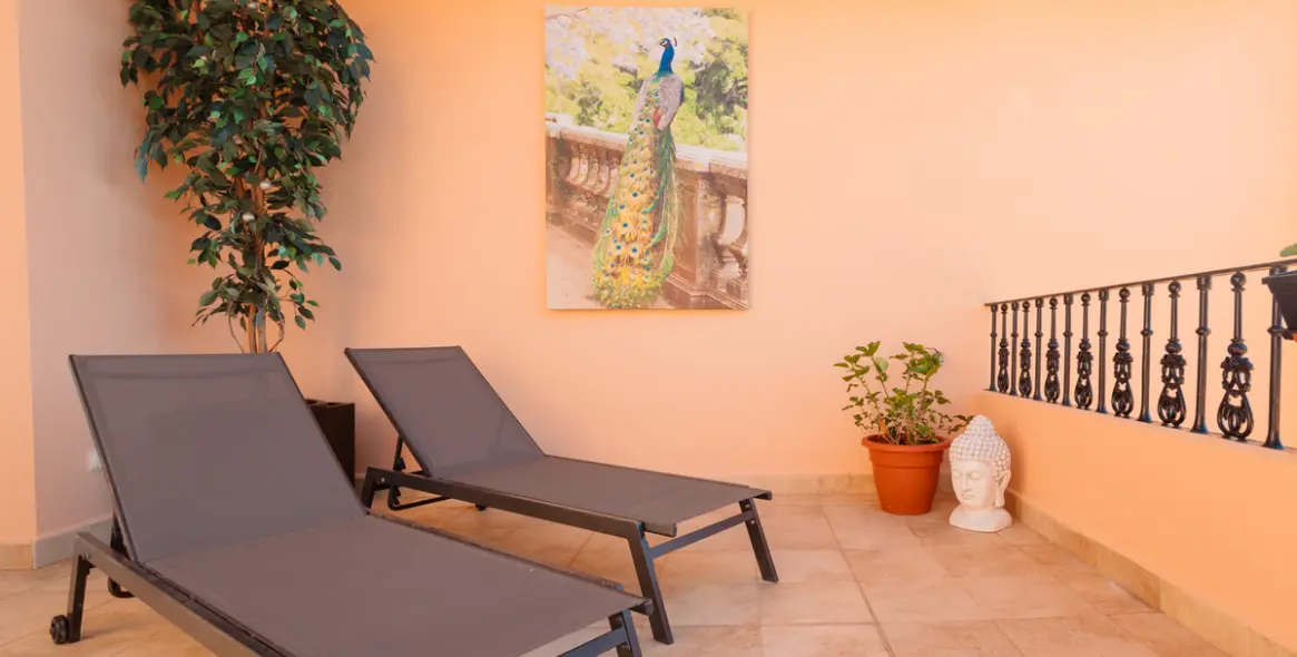 Long-term rent of penthouse in Nueva Andalucía 10