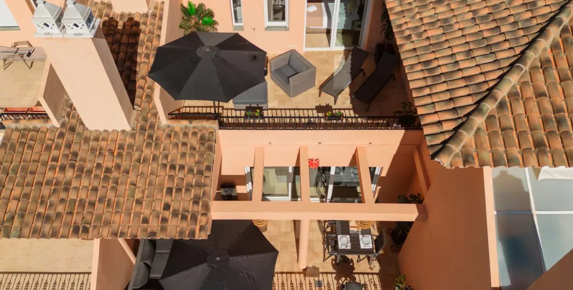 Long-term rent of penthouse in Nueva Andalucía 14