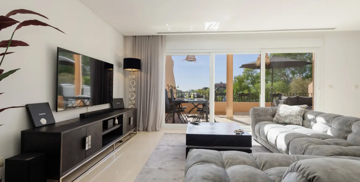 Long-term rent of penthouse in Nueva Andalucía 16