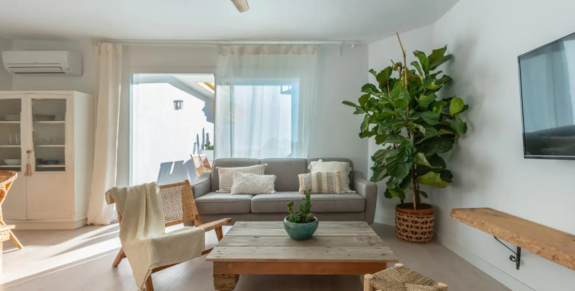 Short-term rent of penthouse in Calahonda 4